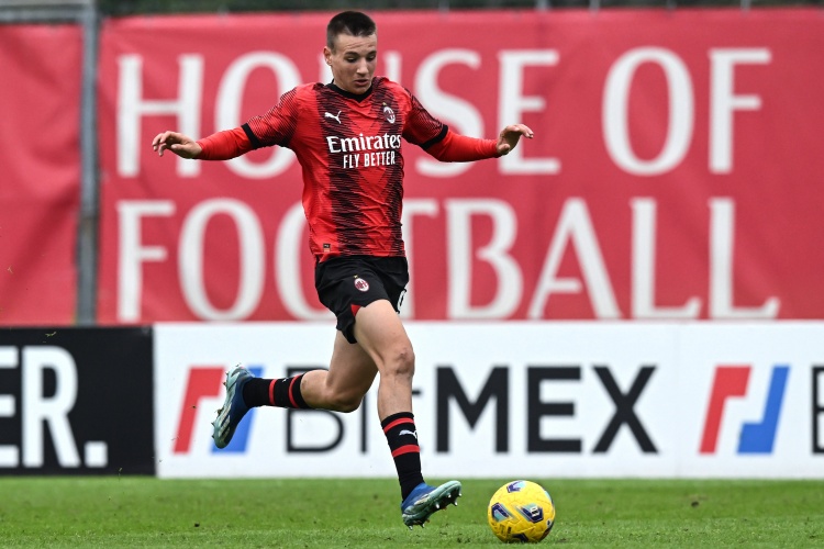 彩票走势图大全-隆戈:卡马达不会冬窗回归米兰,他将继续效力莱切到本赛季结束